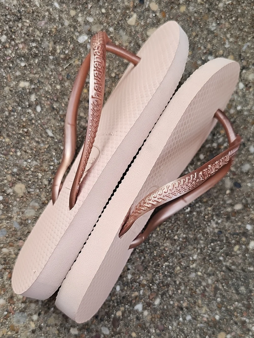 Havaianas Powder Pink Rose Gold Flip Flops Youth Girls 13/1 29-30 Thong Sandals